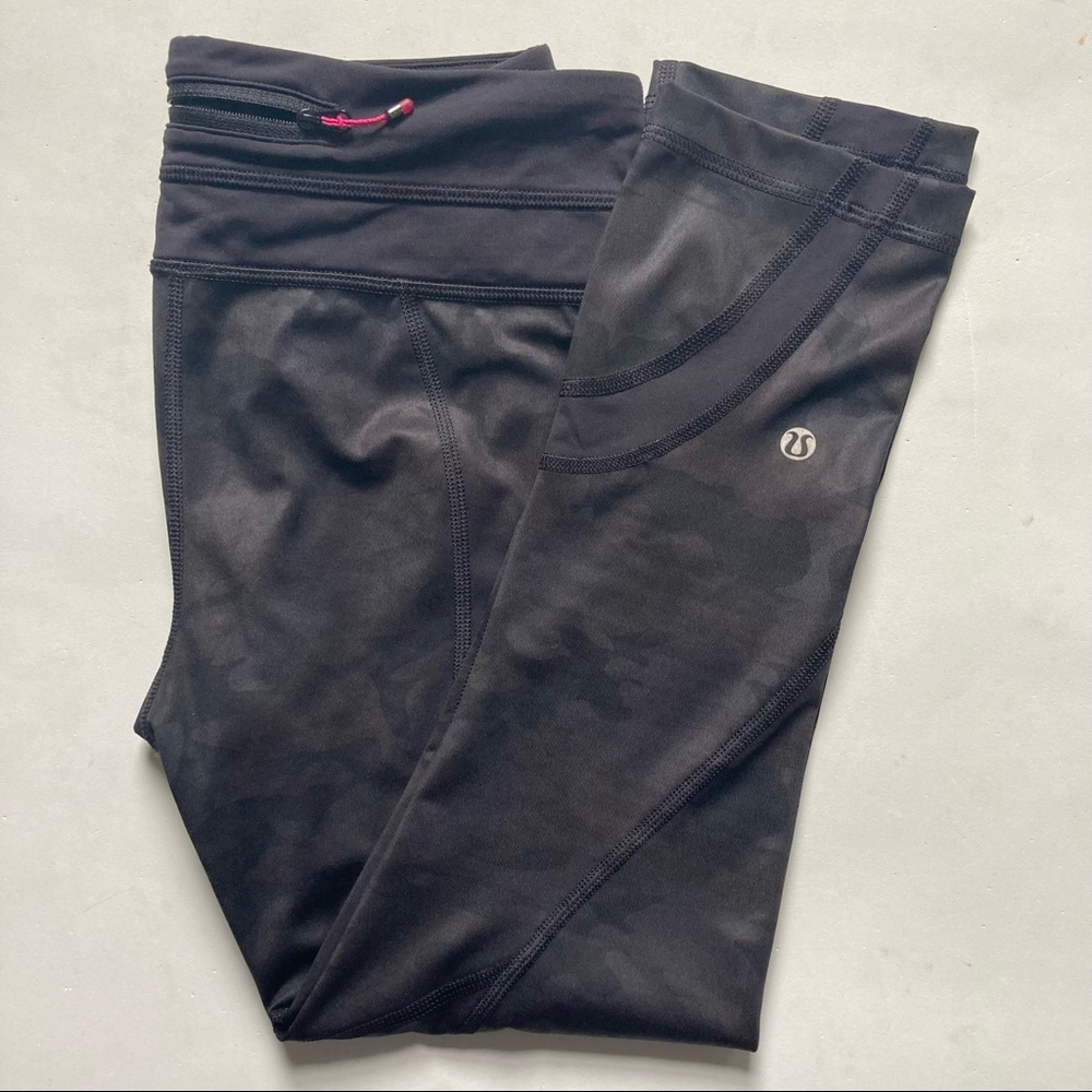 Lululemon Run Inspire Savasana Camo Black Cropped II Leggings Full On Luxtreme